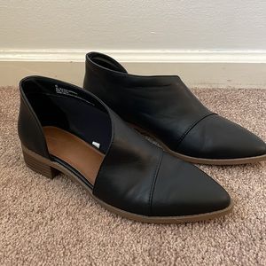 ❤️3/$30 EUC Universal Thread Black Flats